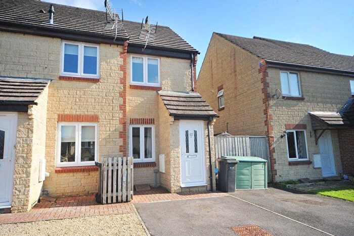 3 Bedroom Maisonette To Rent In Kemble Drive, Cirencester, Gloucestershire, GL7