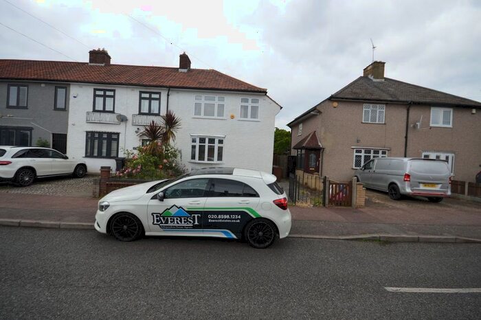 3 Bedroom Semi-Detached House To Rent In Groveway, Becontree, Dagenham, RM8