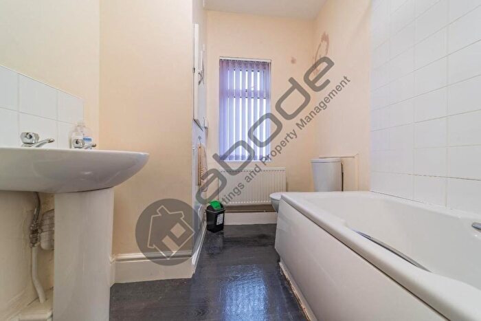 4 Bedroom House Of Multiple Occupation For Sale In Bellhouse Road, Sheffield, S5