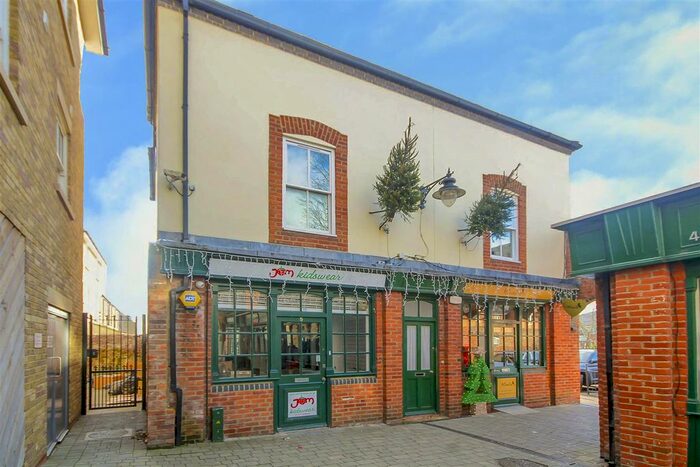 1 Bedroom Flat To Rent In Ropers Yard, Hart Street, Brentwood, CM14