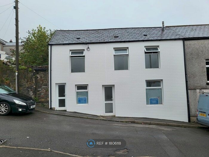 3 Bedroom End Of Terrace House To Rent In High Street, Ferndale, CF43