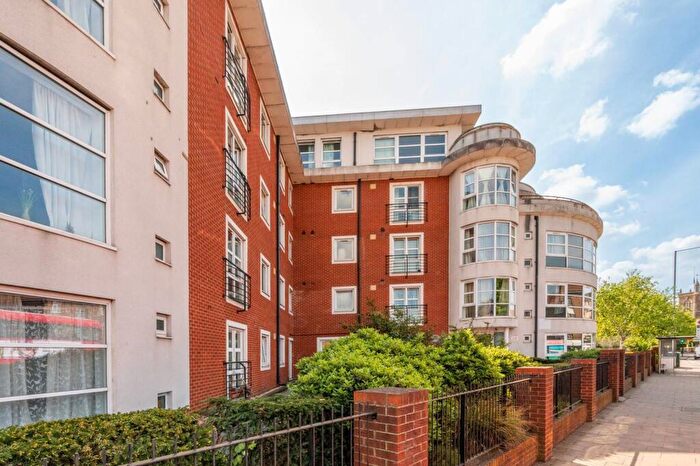 1 Bedroom Flat For Sale In Coombe Road, Kingston, Kingston Upon Thames, KT2