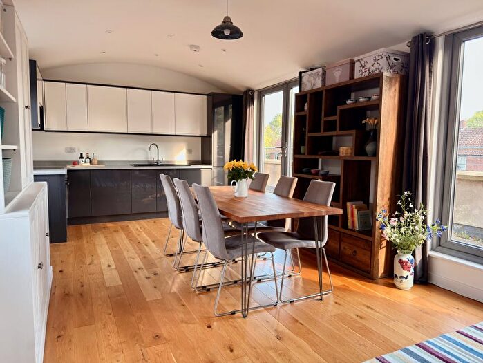 2 Bedroom Flat For Sale In Marlow Lodge, Maidenhead, SL6
