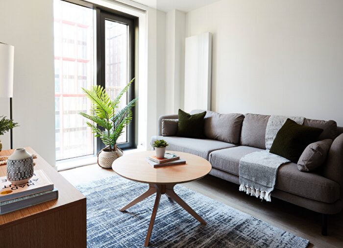 3 Bedroom Flat To Rent In Vita Living- Circle Square, Nobel Way, Manchester, M1