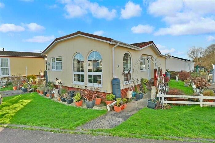 2 Bedroom Mobile/park Home For Sale In Seasalter Road, Graveney, Faversham, Kent, ME13