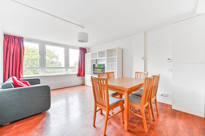 2 Bedroom Flat To Rent In College Road, Crystal Palace, London, SE19