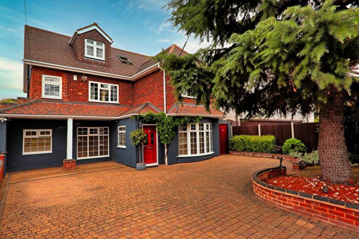 5 Bedroom Detached House For Sale In Rawreth Lane, Rayleigh, SS6