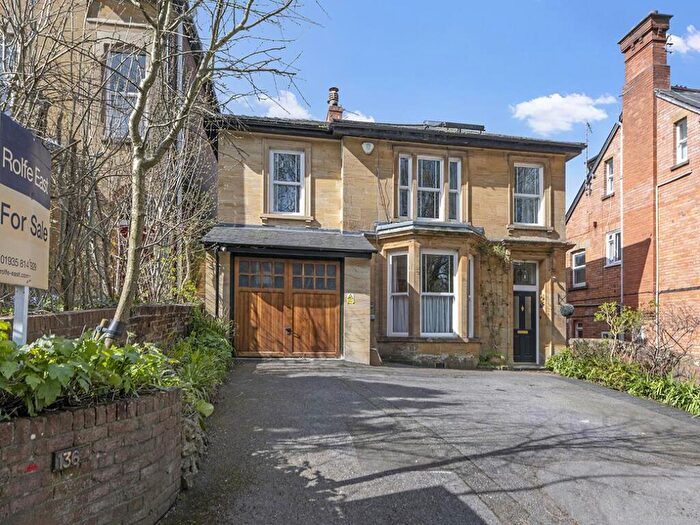 4 Bedroom Detached House For Sale In Hendford Hill, Yeovil, BA20