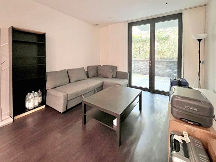 1 Bedroom Flat To Rent In Chaucer Gardens, London, E1