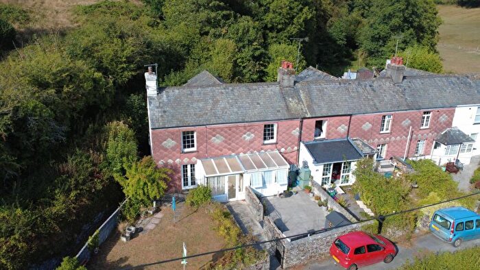 2 Bedroom End Of Terrace House For Sale In Sampford Terrace, Horrabridge, PL20