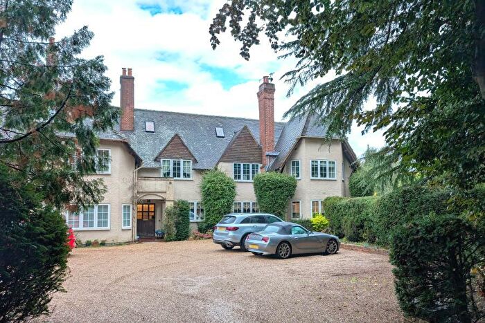 1 Bedroom Flat To Rent In Hook Heath, Woking, GU22