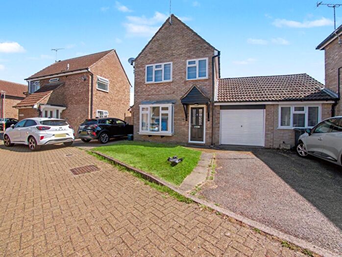 3 Bedroom Link Detached House For Sale In Colne Close, South Woodham Ferrers, CM3