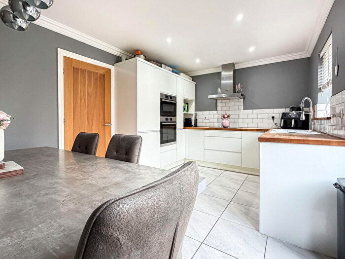 3 Bedroom Semi Detached House For Sale In Wilson Close, North Ferriby, East Riding Of Yorkshire, HU14