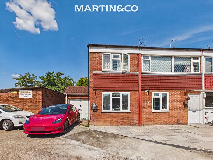 3 Bedroom End Of Terrace House For Sale In Harcourt Close, Egham, TW20