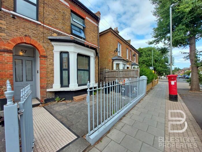 3 Bedroom Flat To Rent In Fernlea Road, London, SW12