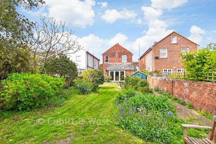3 Bedroom Detached House For Sale In Orchard Road, Havant, Hampshire, PO9