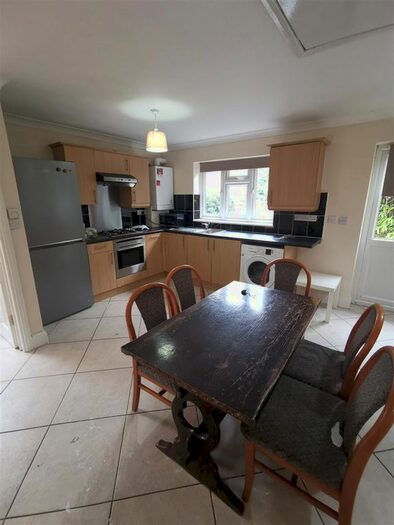 2 Bedroom Bungalow To Rent In Alexandra Road, Hounslow, TW3