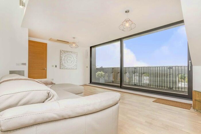 2 Bedroom Flat To Rent In Great West Road, London, W6