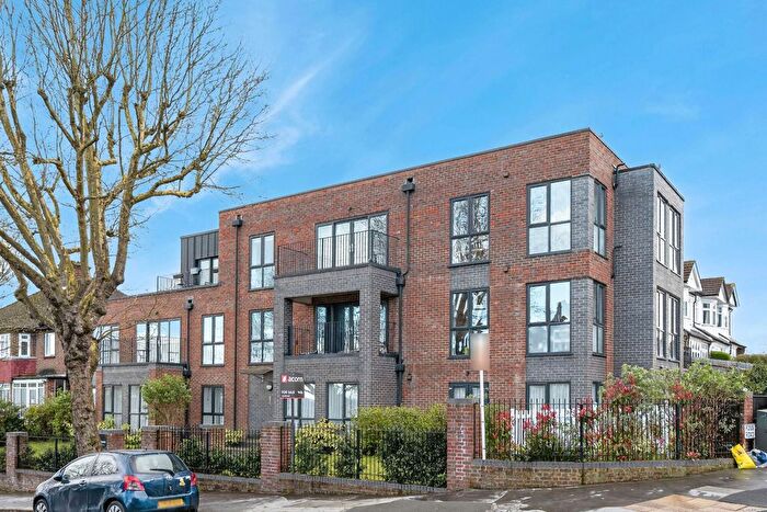 2 Bedroom Flat For Sale In South Norwood Hill, London, SE25