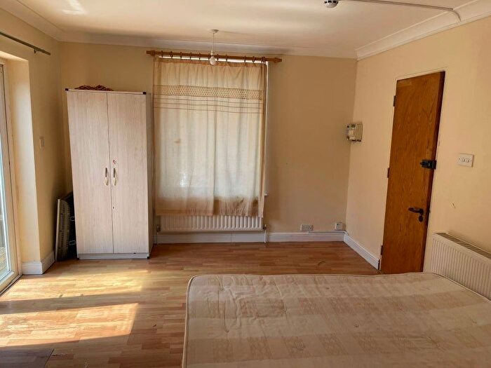 Studio To Rent In Dore Gardens, Morden, SM4
