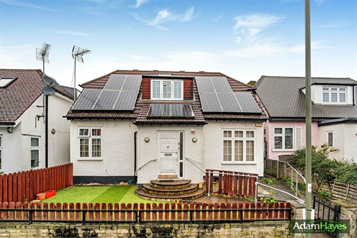 4 Bedroom Detached House For Sale In North Crescent, Finchley, N3