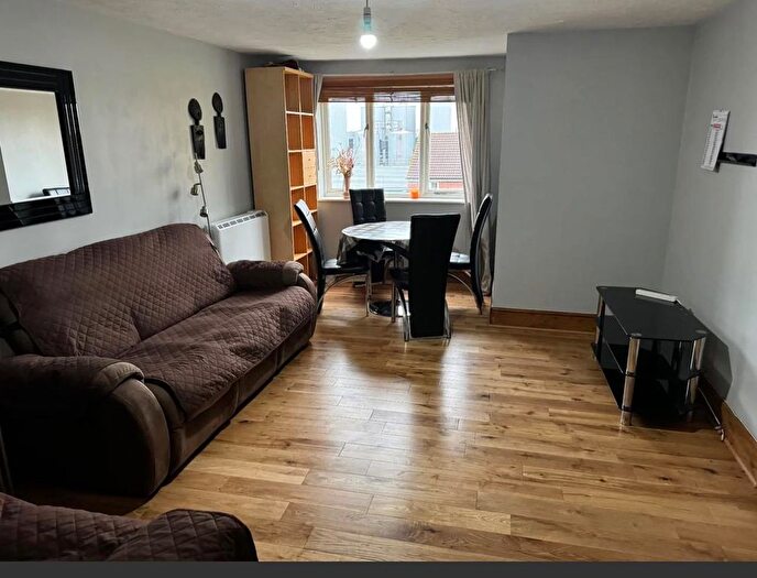 2 Bedroom Flat To Rent In Cherry Blossom, London, N13