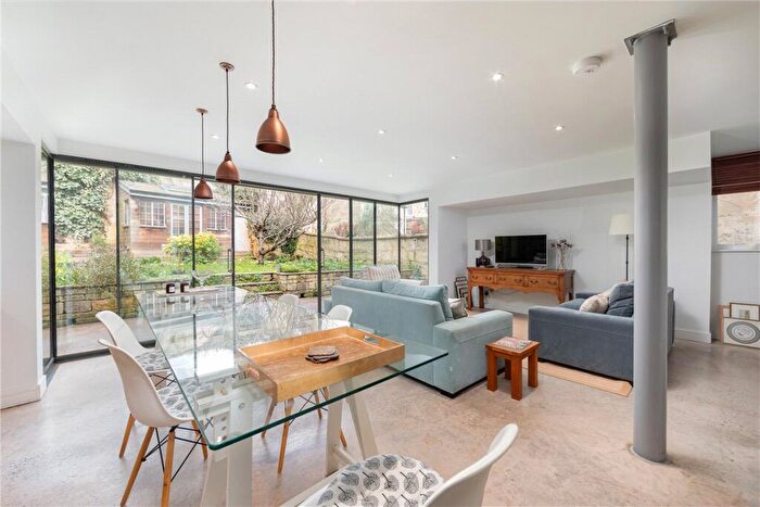 2 Bedroom Apartment To Rent In Lansdown Road, Bath, Somerset, BA1