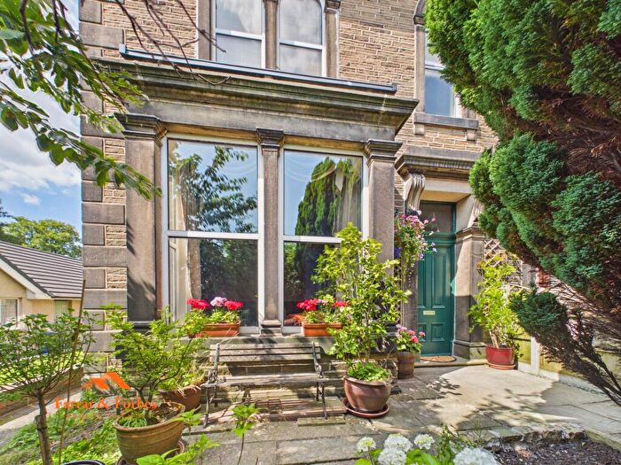 5 Bedroom Property For Sale In Keighley Road, Colne, BB8