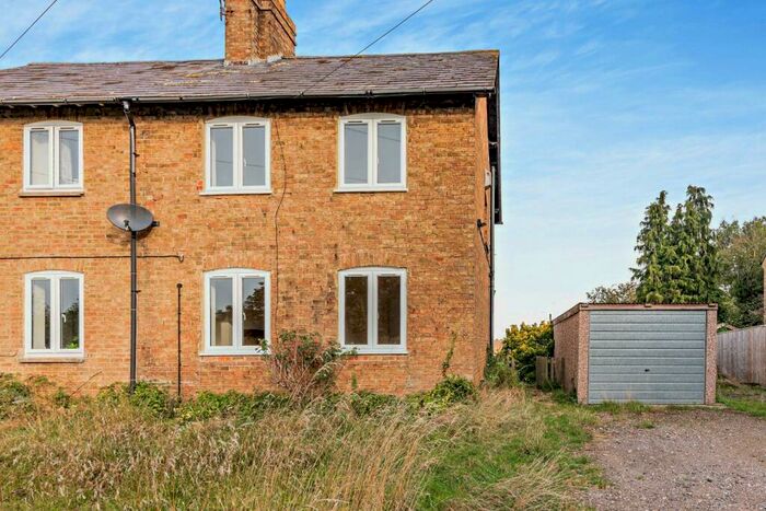 3 Bedroom Semi-Detached House To Rent In Kidlington Road, Islip, Kidlington, Oxfordshire, OX5