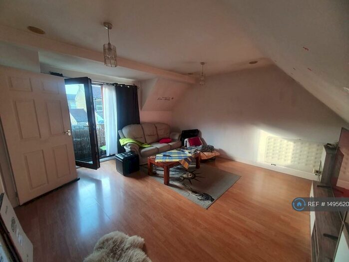 2 Bedroom Flat To Rent In Orchard Street, Rainham Kent, ME8