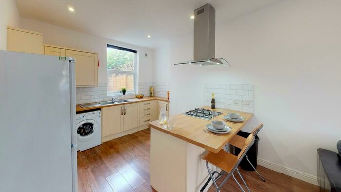 7 Bedroom House To Rent In Baileys Road, Southsea, PO5