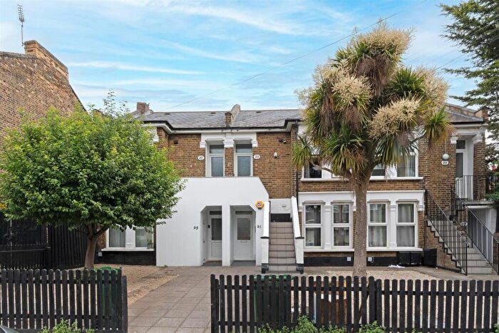 2 Bedroom Apartment To Rent In Goldsmith Road, Leyton, E10