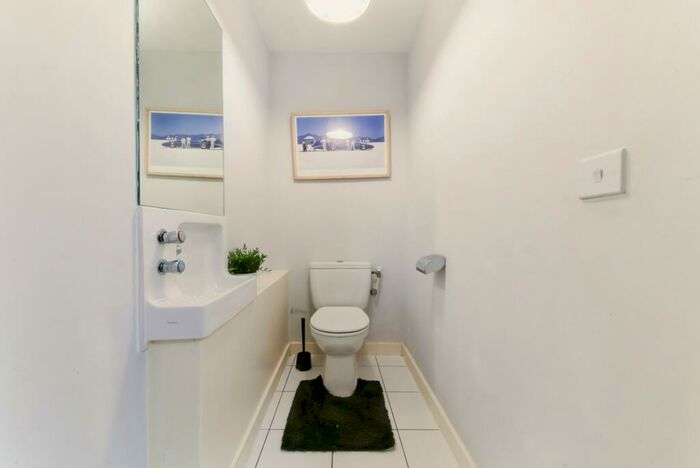 2 Bedroom Flat For Sale In Forge Square, Isle Of Dogs, London, E14