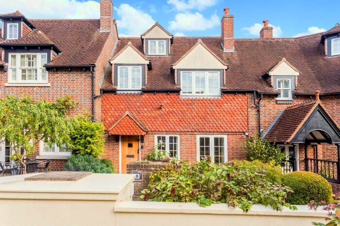 4 Bedroom Mews To Rent In Yew Tree Mews, Market Square, Westerham, TN16