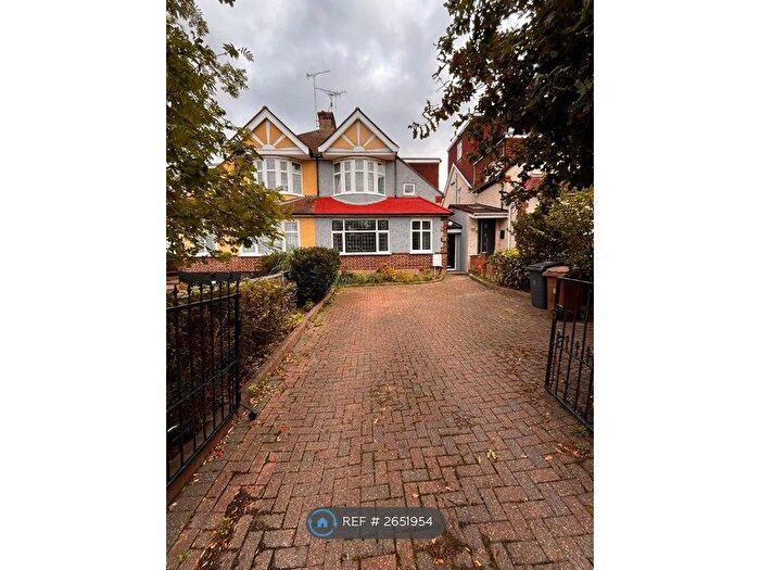4 Bedroom Semi-Detached House To Rent In Mansfield Hill, London, E4