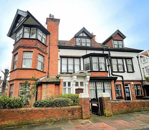 2 Bedroom Flat To Rent In Beachy Head Road, Eastbourne, BN20