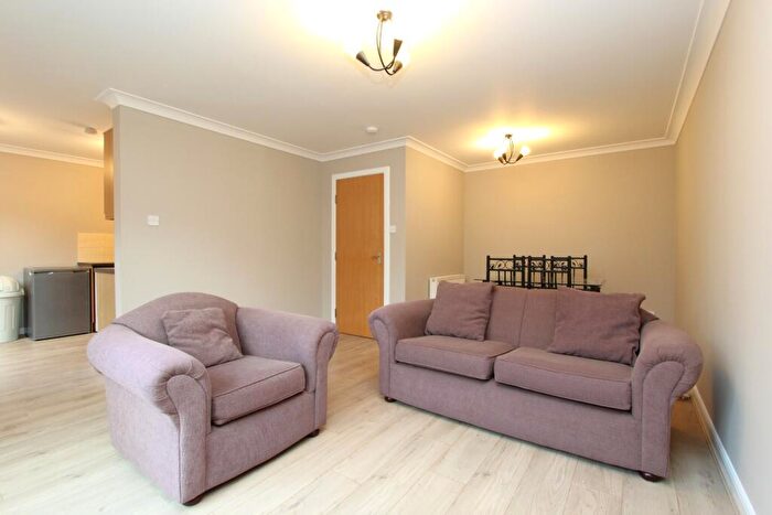 2 Bedroom Flat To Rent In Easter Road, Leith, Edinburgh, EH7
