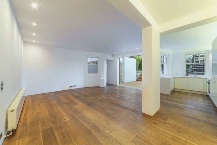 3 Bedroom Flat To Rent In Belsize Lane, Belsize Park, NW3
