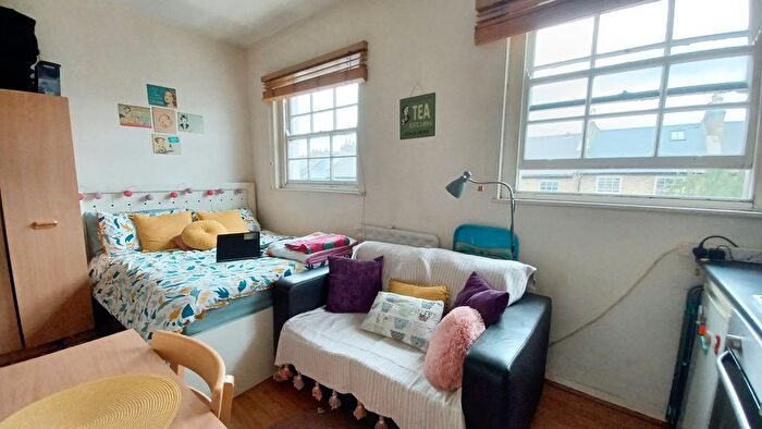 Studio To Rent In Offord Road, London, N1