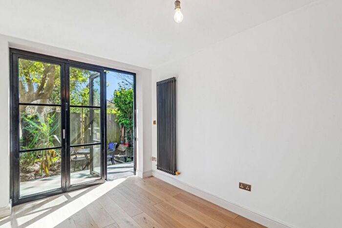 2 Bedroom Flat To Rent In Chiswick High Road, Chiswick, W4