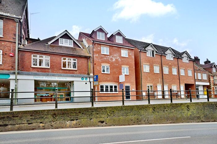 2 Bedroom Flat To Rent In Kings Road, Haslemere, Surrey, GU27