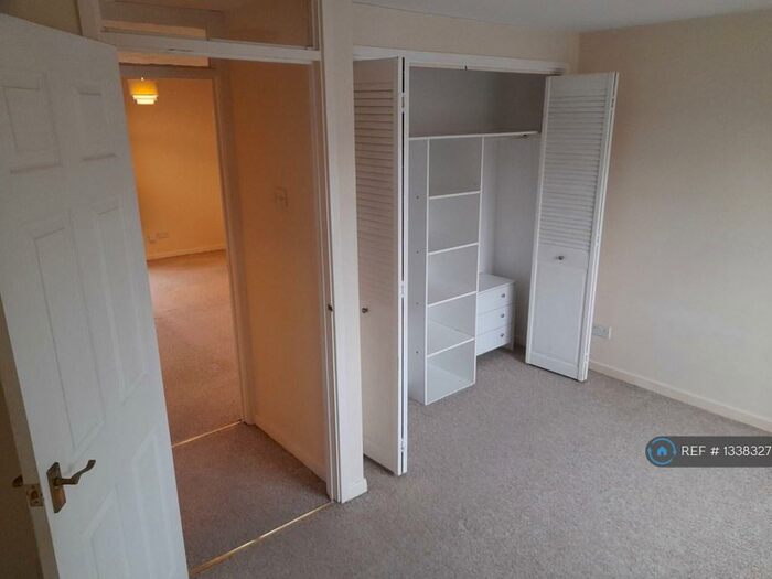 1 Bedroom Flat To Rent In Middlecliff Rise, Waterthorpe, Sheffield, S20