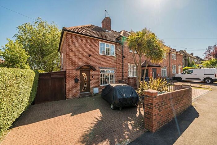 2 Bedroom Property For Sale In Benham Road, Hanwell, W7