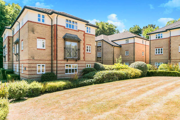 2 Bedroom Apartment To Rent In Balmore Park, Caversham, RG4
