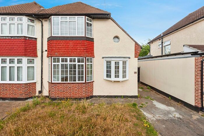 3 Bedroom Detached House For Sale In Gainsborough Road, New Malden, KT3