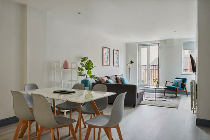 2 Bedroom Flat To Rent In Crown Street, Reading, Berkshire, RG1