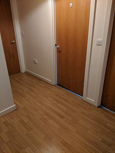 2 Bedroom Flat To Rent In Monarch Way, Ilford, IG2