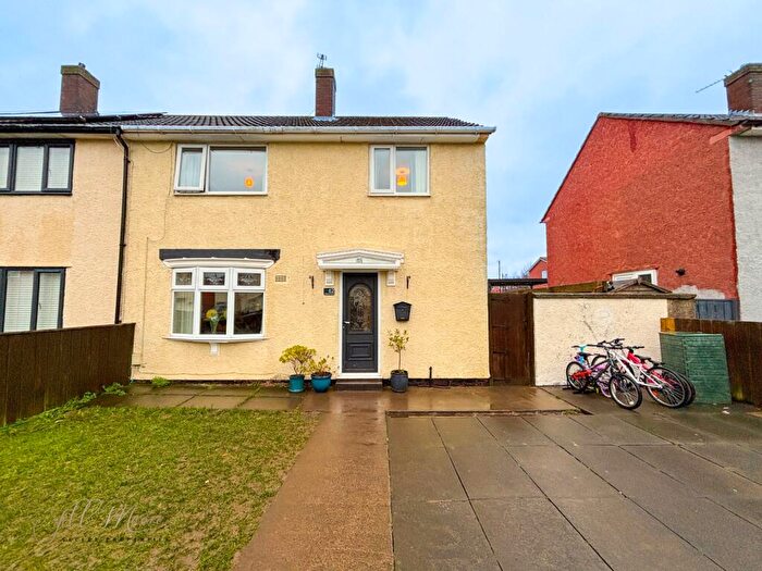 3 Bedroom Semi Detached House For Sale In Raeburn Avenue, Columbia, Washington, Tyne & Wear, NE38