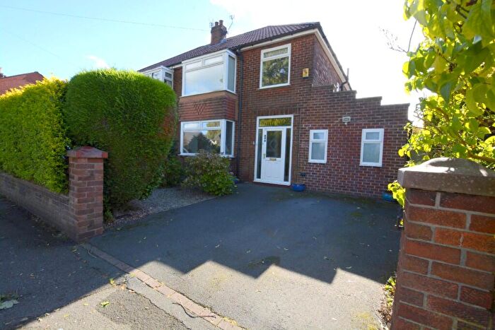 3 Bedroom Semi-Detached House For Sale In Stockport Road, Denton, M34