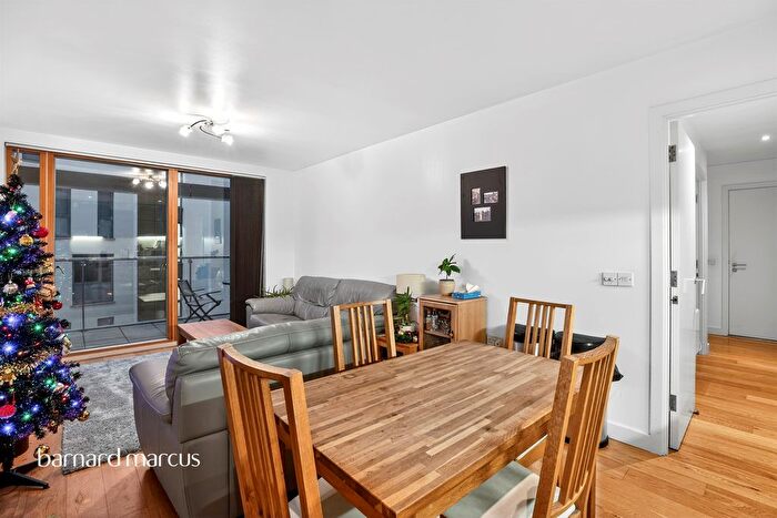 2 Bedroom Flat For Sale In Crampton Street, London, SE17